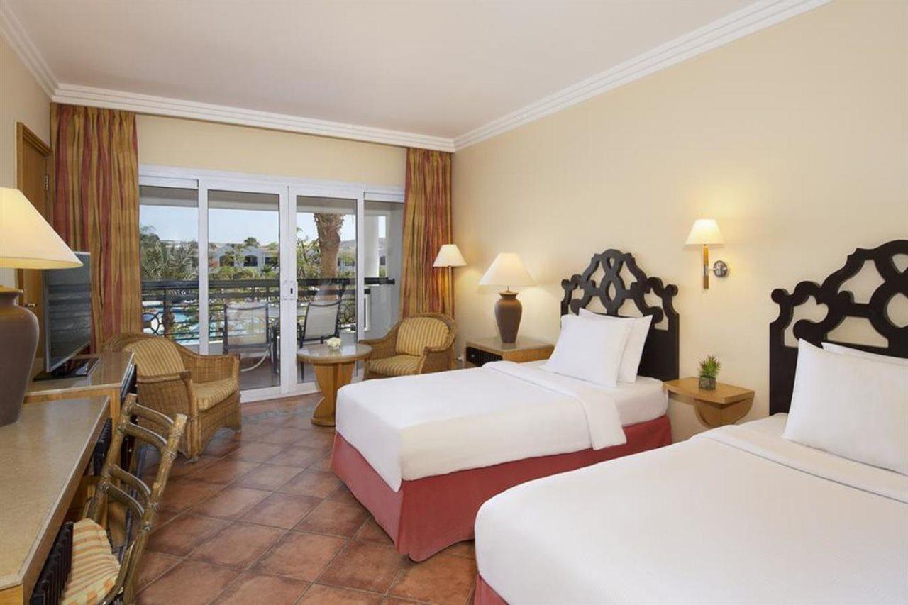 Sharm Dreams Vacation Club - Aqua Park Hotel Bagian luar foto A room at the Hilton Luxor