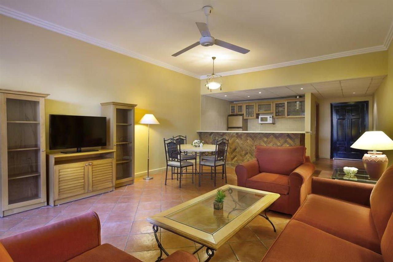 Sharm Dreams Vacation Club - Aqua Park Hotel Bagian luar foto A living room in a typical condominium