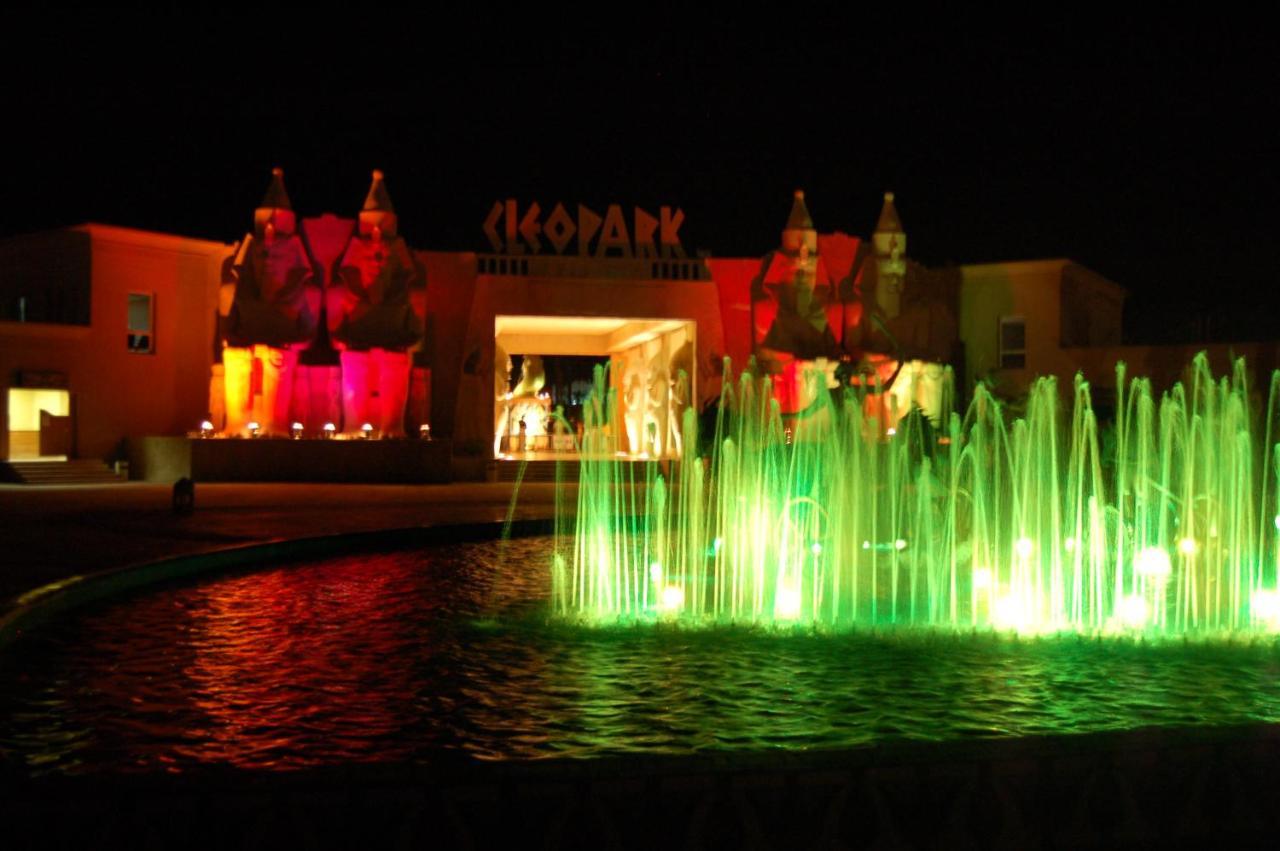 Sharm Dreams Vacation Club - Aqua Park Hotel Bagian luar foto Fountains at the entrance of the resort