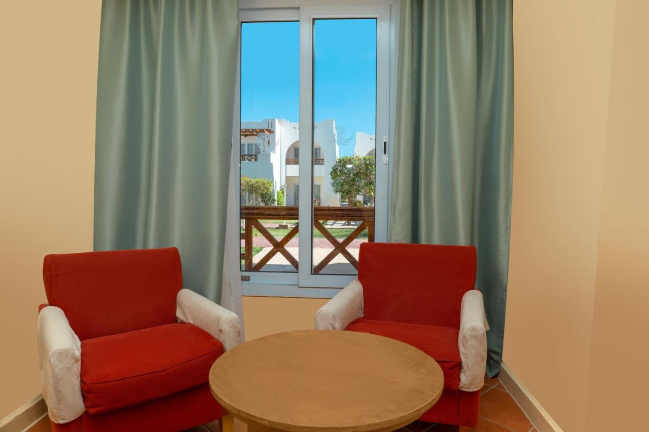 Sharm Dreams Vacation Club - Aqua Park Hotel Bagian luar foto A room at the hotel