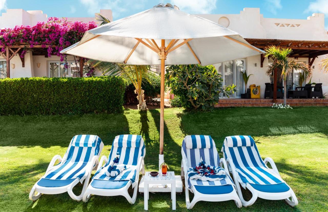Sharm Dreams Vacation Club - Aqua Park Hotel Bagian luar foto A patio umbrella