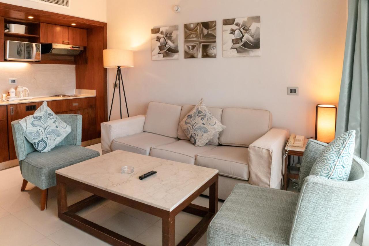 Sharm Dreams Vacation Club - Aqua Park Hotel Bagian luar foto A living room in a hotel