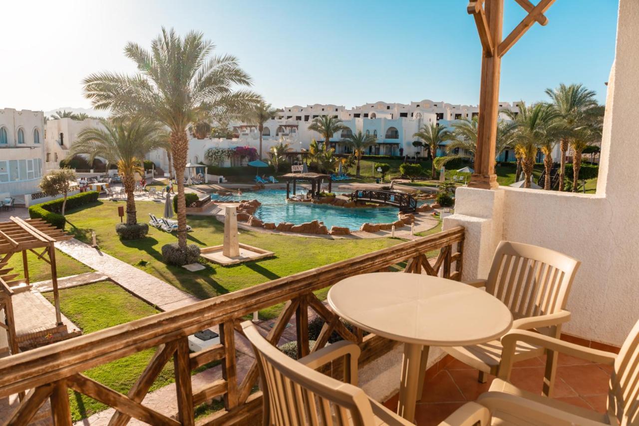 Sharm Dreams Vacation Club - Aqua Park Hotel Bagian luar foto View of the pool at the Hilton Sharm El Sheikh