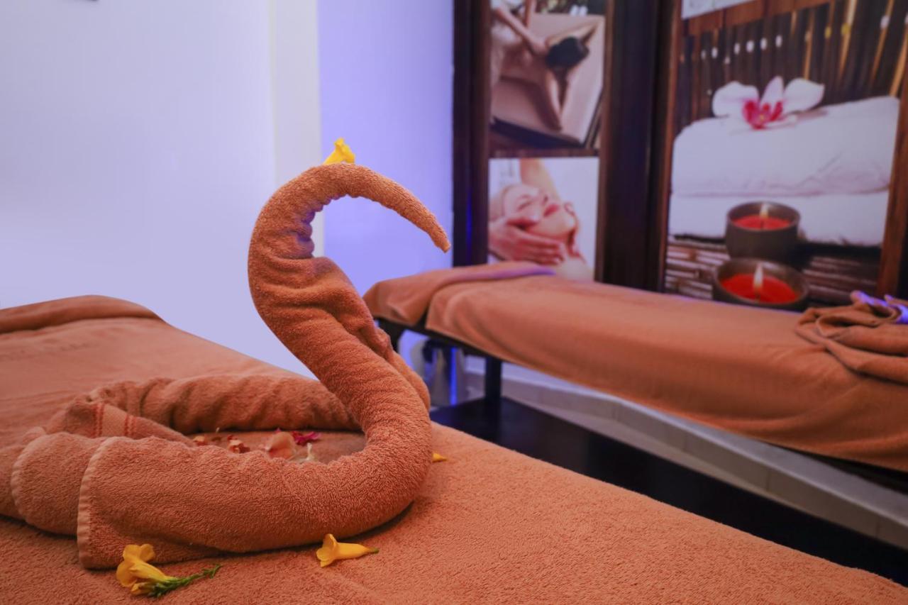 Sharm Dreams Vacation Club - Aqua Park Hotel Bagian luar foto A towel swan