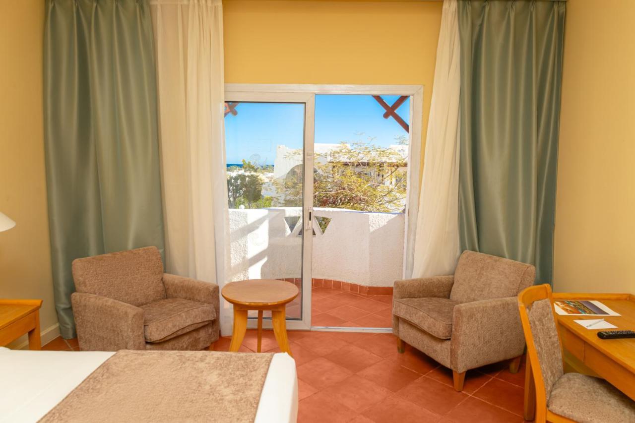 Sharm Dreams Vacation Club - Aqua Park Hotel Bagian luar foto A room at the hotel