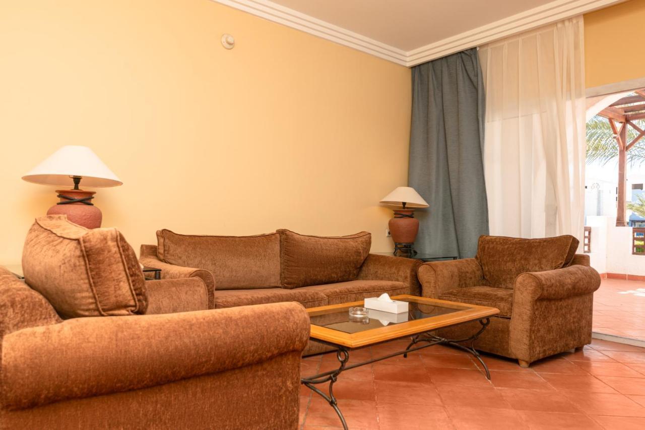 Sharm Dreams Vacation Club - Aqua Park Hotel Bagian luar foto A living room