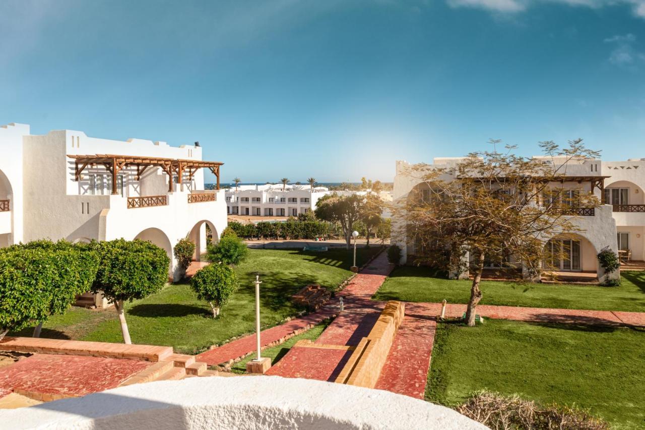 Sharm Dreams Vacation Club - Aqua Park Hotel Bagian luar foto The campus of the American University of Ras Al Khaimah